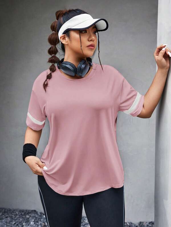 SHEIN Sport Studio تي شيرت رياضي طباعة مخطط منخفض الاكتاف مقاس كبير