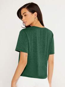 SHEIN BASICS 素色V領T恤 - 墨綠色 - 查看 2