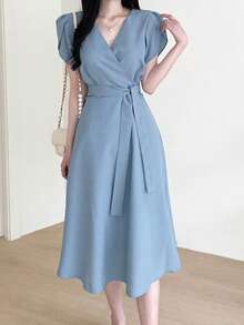 素色花瓣袖繫腰帶洋裝