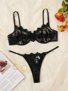 Plus Floral Lace Underwire Lingerie Set - Black - View 1