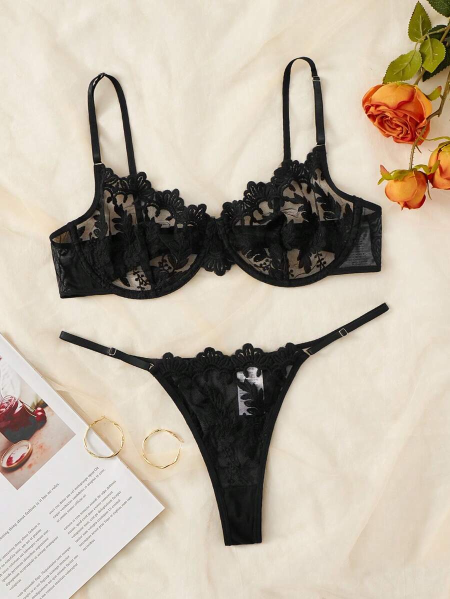 Plus Floral Lace Underwire Lingerie Set - Black - View 1