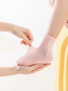 5雙女孩字母圖案休閒中筒襪適合春天和夏天