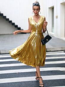 Aveloria Solid Pleated Hem Dress