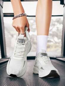 運動跑步鞋適用於女士字母圖案前綁帶運動鞋