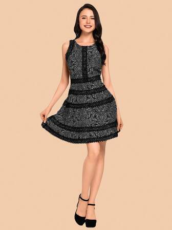 滿版印花蕾絲拼接A字連衣裙