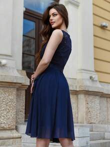 MIUSOL 蕾絲拼接荷葉邊圍裹下擺雪紡連衣裙 - 藏蓝色 - 查看 3