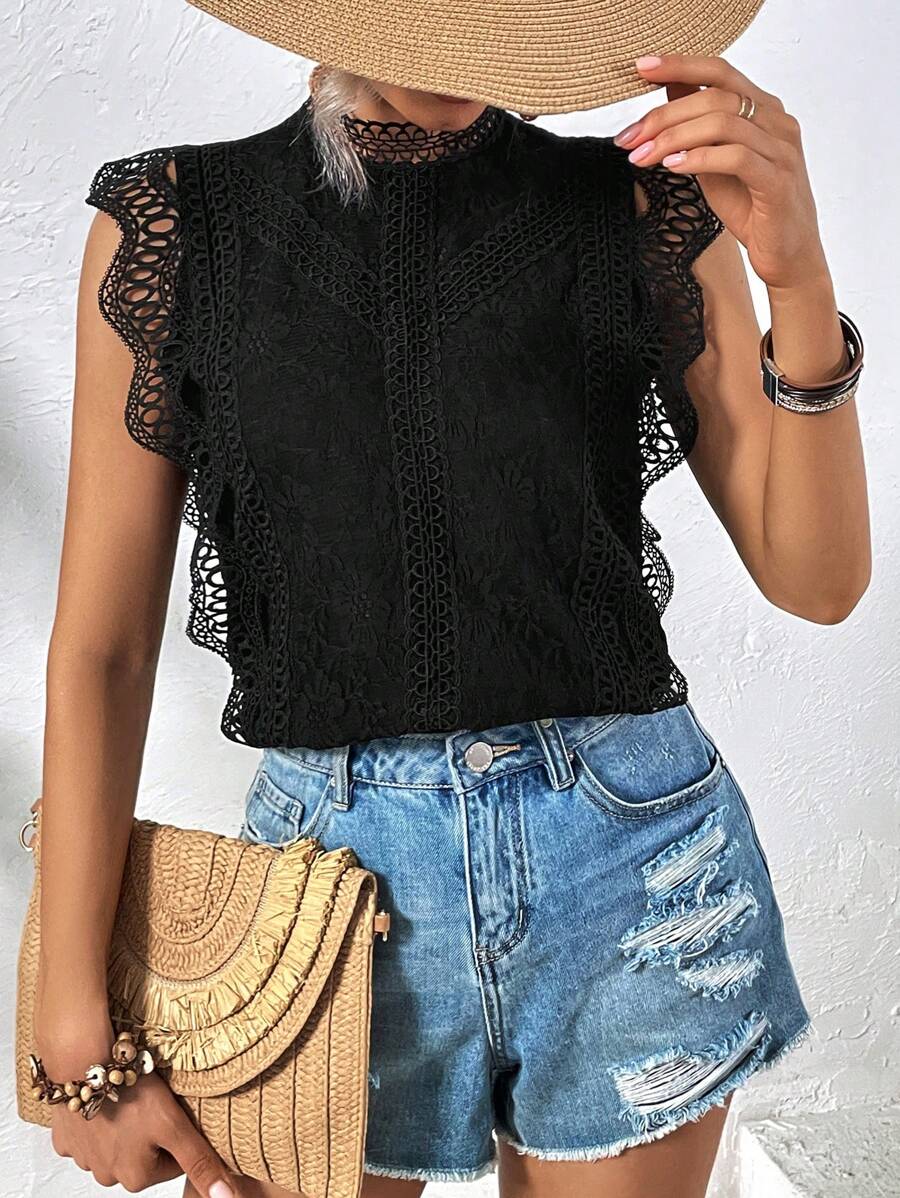 Chiquease 拼接水溶蕾絲貝殼邊小高領後鎖孔襯衫