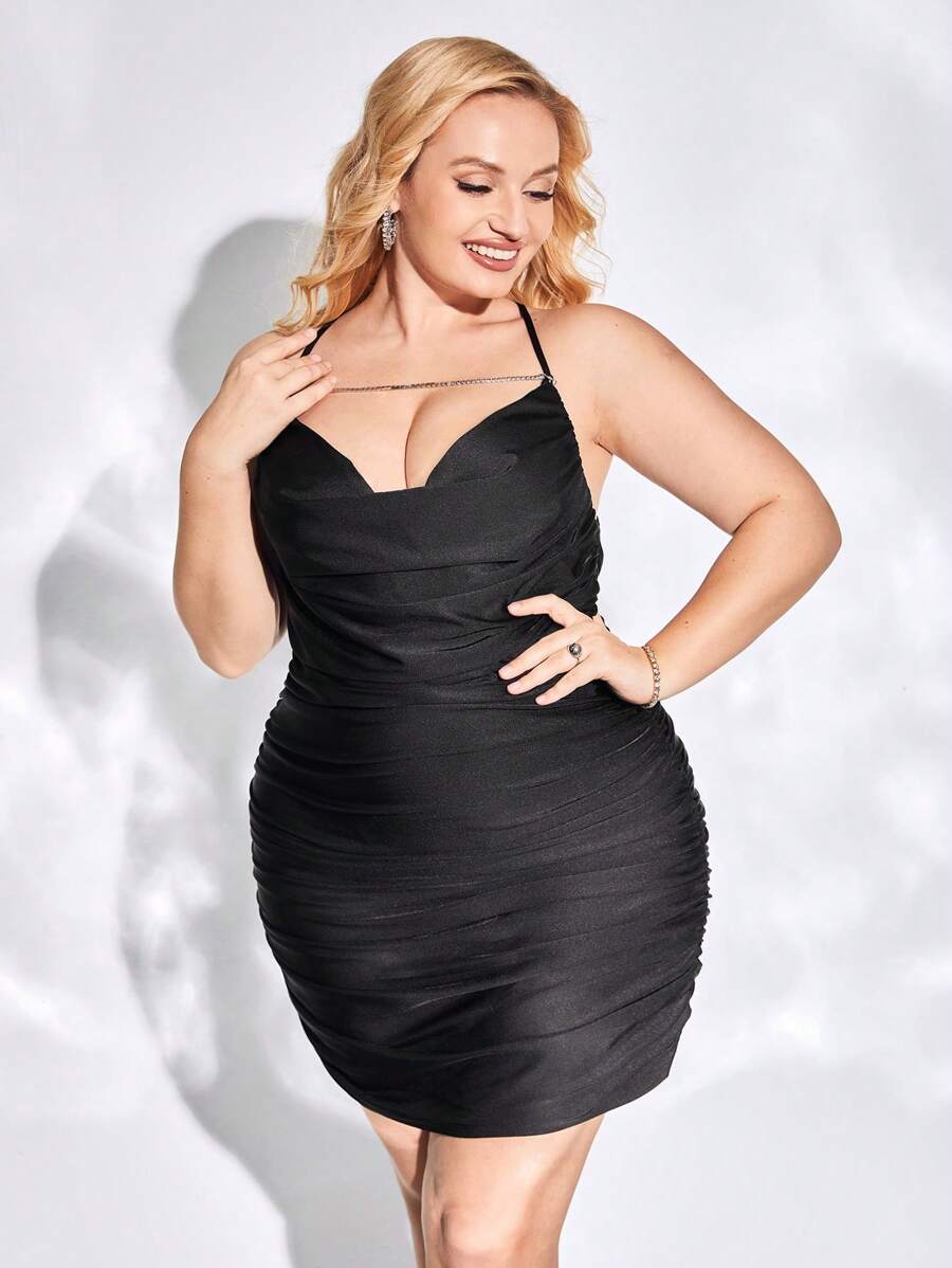 evoluSHEIN X Anitta Đầm Plus Size Lộ Lưng Chuỗi Hội Chữ thập Vắt Pha lê kim cương Xù màu trơn Gợi cảm - màu đen - Xem 1
