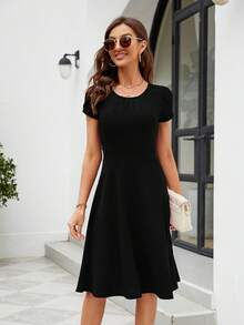 فستان بشريط A موحدة اللون - الأسود - مشاهدة 6