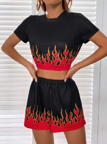 SHEIN Coolane con estampado de fuego Camiseta crop & Shorts - Multicolor - Ver 4