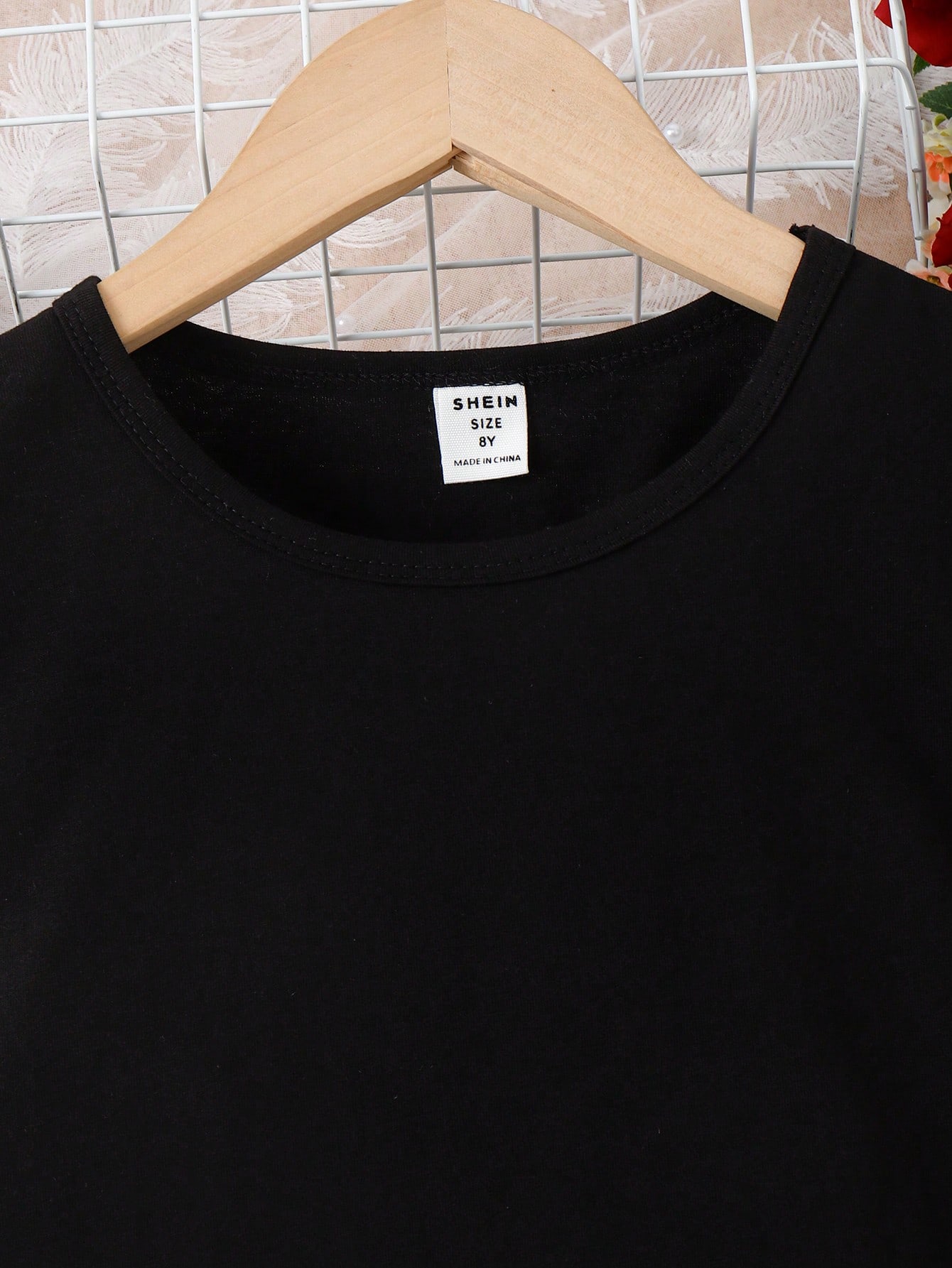 قميص فتاة المراهقة بأكمام فراشة من الدانتيل المتبا...