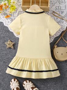 SHEIN Vestido Tipo Smock Para Niña Con Cuello Polo, Dobladillo Con Volantes, Detalle De Oso Y Contraste En Los Bordes - Amarillo - Ver 2