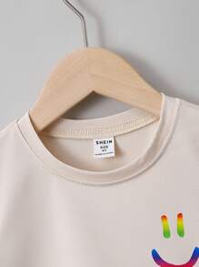 SHEIN 小男童卡通圖案T恤和短褲