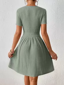 SHEIN Frenchy 素色條紋針織A字連衣裙 - 綠色 - 查看 2