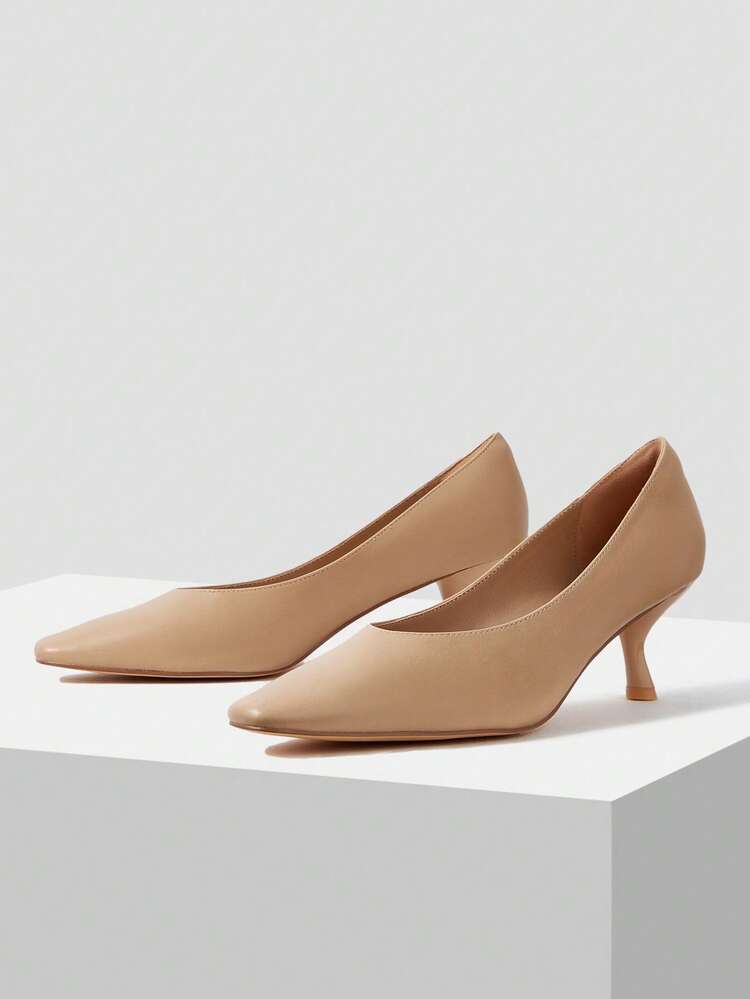 CURVED KITTEN HEEL PUMPS