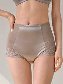 DAZY 蕾絲拼接高腰塑形短褲