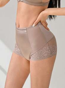 DAZY 蕾絲拼接高腰塑形短褲