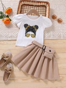 SHEIN Toddler Girls Figure Graphic Tee & Buckle Belted Skirt - Multicolor - View 1