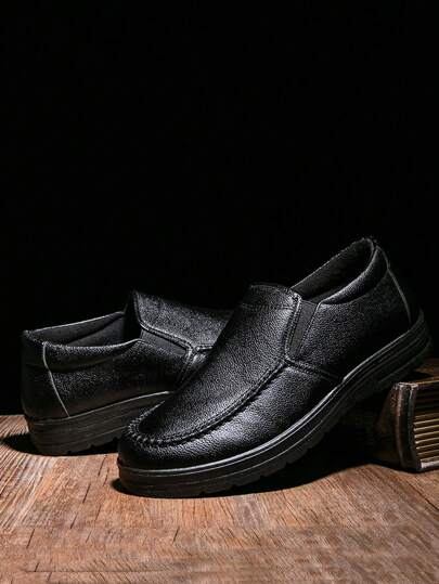 Men's Lightweight Loafers Solid Color Business Casual Moc Toe Outdoor Leather Shoes For Middle-aged