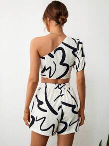 SHEIN Privé 滿版印花單肩短款上衣和短褲