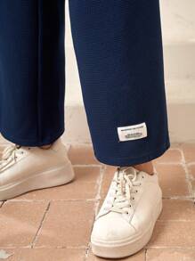 Mulvari Pantalones de pierna ancha con diseño de parche de letra - Azul Marino - Ver 3