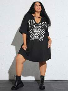 SHEIN CURVE+ Plus Tiger & Letter Graphic Keyhole Neck Drop Shoulder Tee Dress - Black - View 3