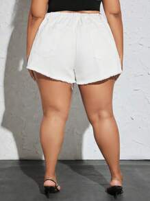 SHEIN CURVE+ 大碼破洞毛邊緣牛仔短褲 - 白色 - 查看 2