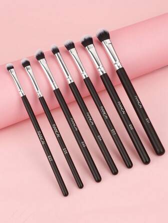 7件套便携式化妆刷套装，含马毛眼影刷，动物毛眼部化妆刷套装，化妆刷套装，化妆刷套装，化妆刷套装，全套化妆刷，化妆刷套装，全套化妆套装，化妆刷套装，化妆刷套装，化妆礼盒套装