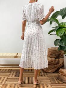 SHEIN Frenchy 碎花百褶下擺連衣裙 - 彩色 - 查看 2