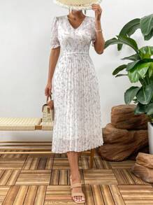 SHEIN Frenchy 碎花百褶下擺連衣裙 - 彩色 - 查看 3