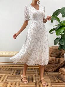 SHEIN Frenchy 碎花百褶下擺連衣裙 - 彩色 - 查看 4