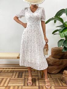 SHEIN Frenchy 碎花百褶下擺連衣裙 - 彩色 - 查看 5