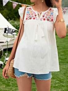 SHEIN 孕婦幾何刺繡流蘇繫帶領荷葉邊襯衫 - 白色 - 查看 1