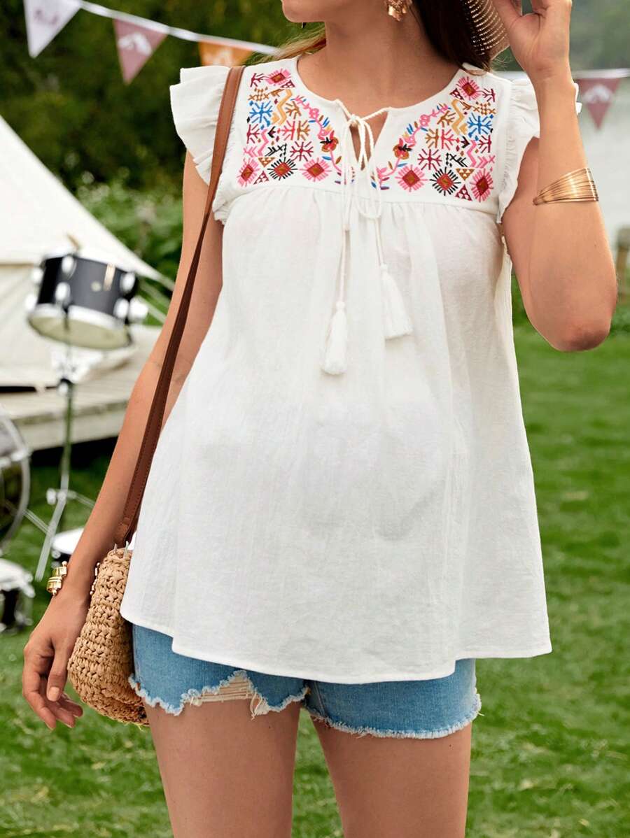 SHEIN 孕婦幾何刺繡流蘇繫帶領荷葉邊襯衫 - 白色 - 查看 1