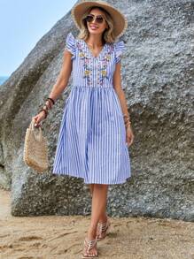 EMERY ROSE Đầm Thêu Xù Hoa Sọc Boho - Xanh và trắng - Xem 3