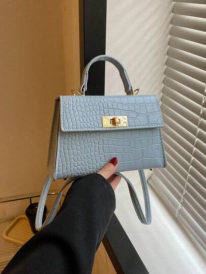小巧的方形手提包,鱷魚紋路飾雕花扭扣鎖,可斜背、單肩多用,極簡主義款,實用的素色設計,攜帶方便,輕盈,搭配可調節帶,適用於女性、新手和白領工作者,適合辦公室、工作、商務、上下班使用