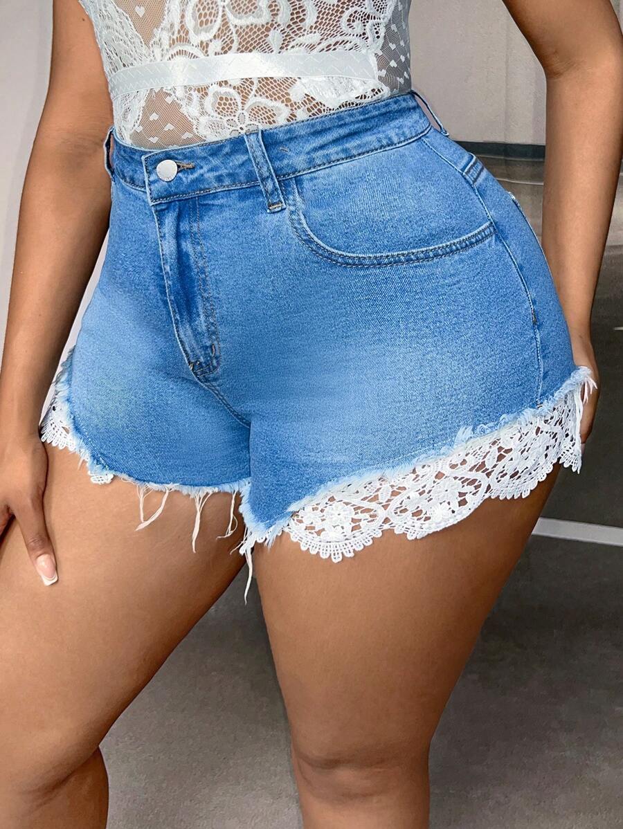 SHEIN SXY 大碼蕾絲拼接毛邊牛仔短褲 - 淺色水洗藍 - 查看 1