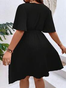 SHEIN Clasi 大碼休閒腰帶 交叉純色連衣裙 - 黑色 - 查看 2