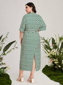 Modelyn 大碼滿版印花前扭結蝙蝠袖連衣裙 - 杏色 - 查看 2