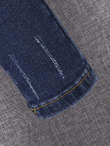 SHEIN 小男童破洞抽鬚漂白水洗牛仔褲 - 深色水洗藍 - 查看 4