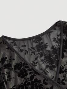 SHEIN MOD Camiseta crop con estampado floral de malla - Negro - Ver 3