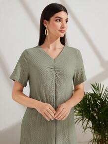 Seusyu 素色V領前收褶洋裝 - 綠色 - 查看 6