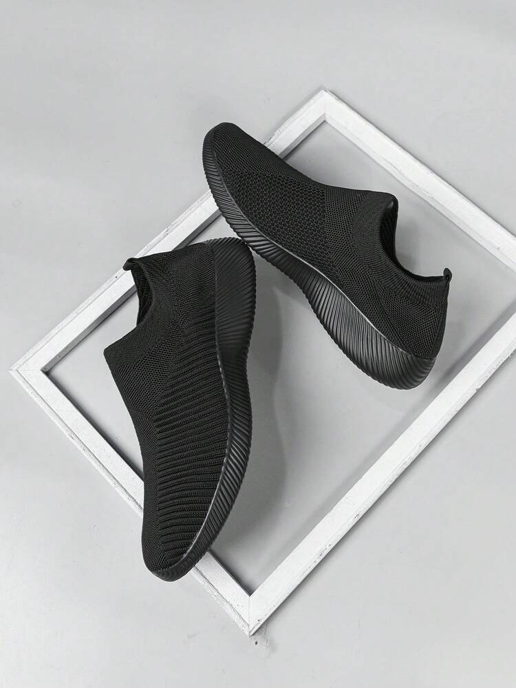Men Minimalist Slip On Sneakers Slip On Breathable Lightweight Running Shoes