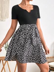 SHEIN Maternity Notched Neck Tee & Ditsy Floral Print Adjustable Waist Skirt - Black and White - View 5