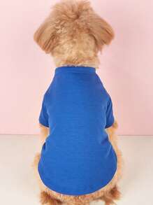 这款轻便的宠物服装适合猫狗穿着，采用字母印花圆领T恤设计，适合小型猫咪和法国斗牛犬。春、夏、秋季居家或外出穿着都非常合适，让您的爱犬更加快乐。（本产品尺码偏小，建议购买大1-2个尺码）