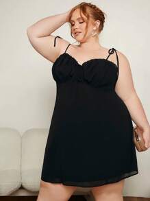 SHEIN CURVE+ 大碼肩上打結胸部褶皺吊帶連衣裙 - 黑色 - 查看 3