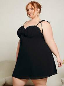 SHEIN CURVE+ 大碼肩上打結胸部褶皺吊帶連衣裙 - 黑色 - 查看 4