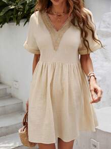 SHEIN VCAY 拼接水溶蕾絲蝙蝠袖娃娃裙 - 米色 - 查看 1