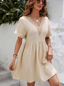 SHEIN VCAY 拼接水溶蕾絲蝙蝠袖娃娃裙 - 米色 - 查看 4