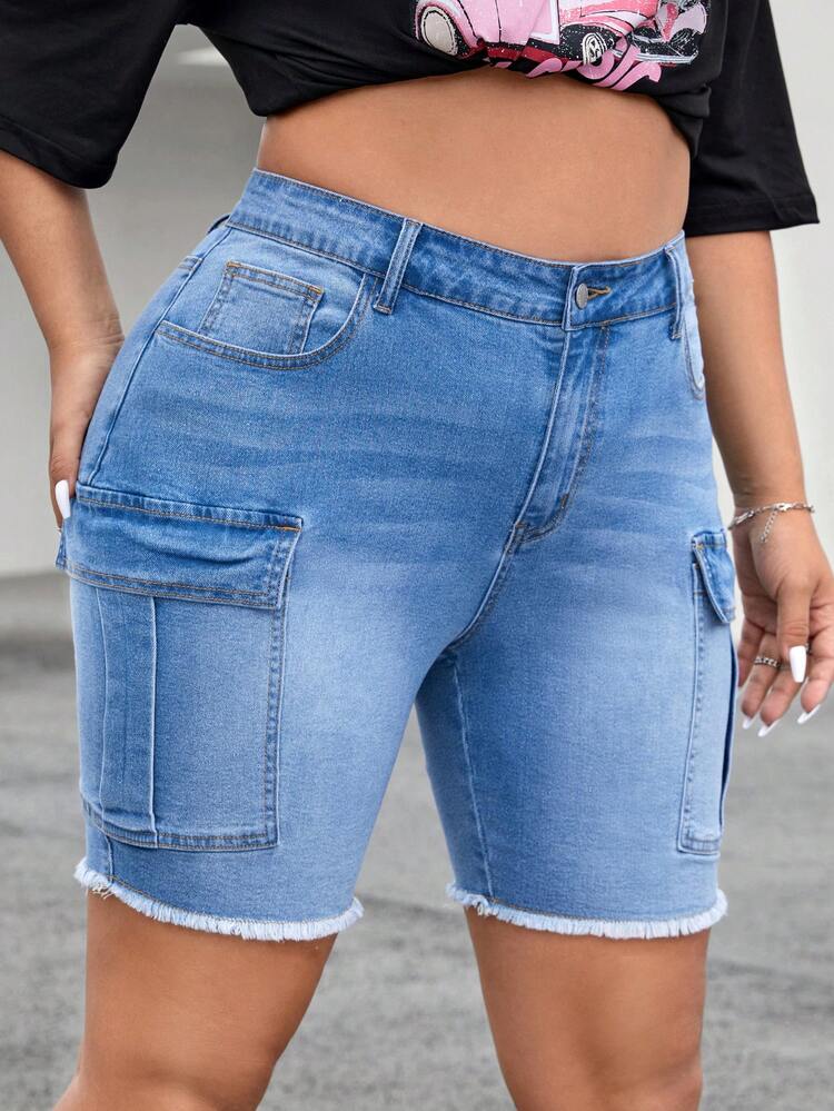 SHEIN Essnce Plus Flap Pocket Raw Hem Denim Shorts - Light Wash - View 5